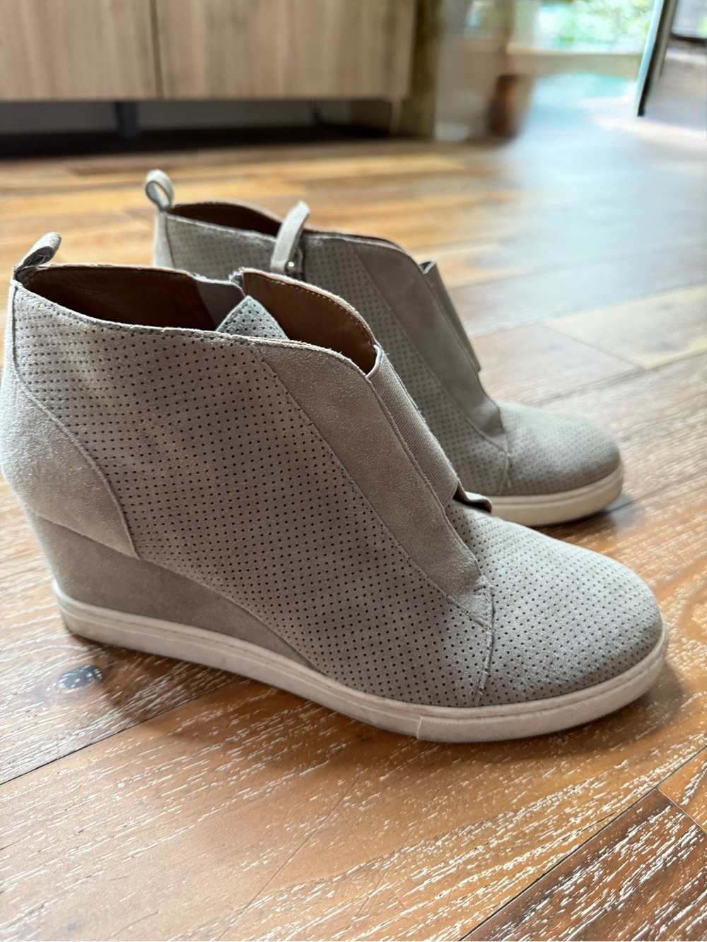 Linea Paolo Felicia Gray Suede Perforated Wedge Booties Sneaker Size 9.5 M